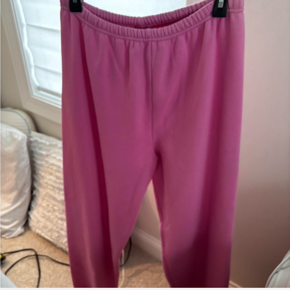 Skims bubble gum pink size medium sweatpants
